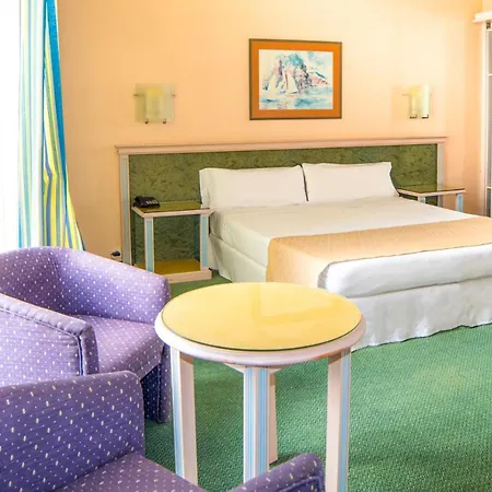 Beatriz Costa & Hotel