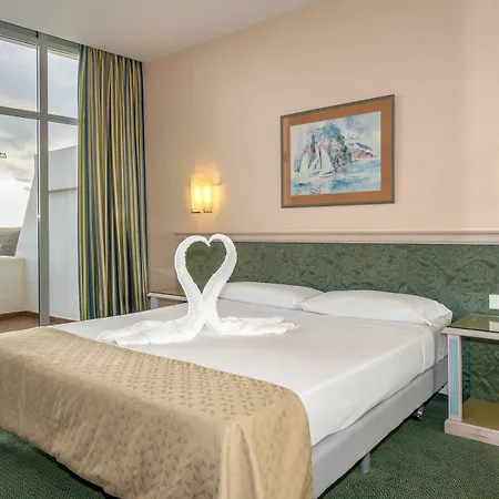 Beatriz Costa & Hotel