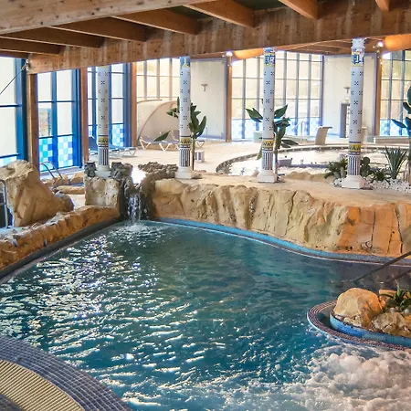 Beatriz Costa & Hotel