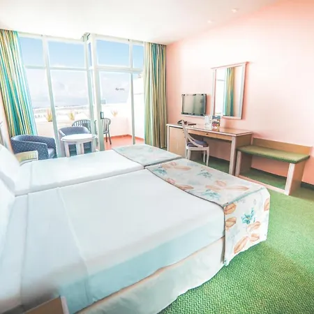 Beatriz Costa & فندق كوستا تاغيسي