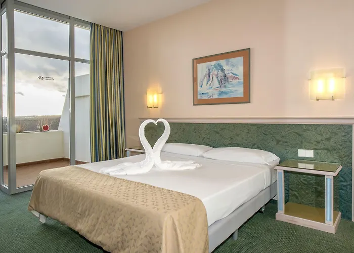 Beatriz Costa & Hotel