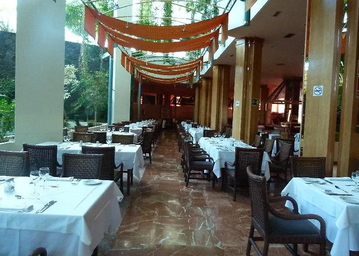 Beatriz Costa & 4* Costa Teguise