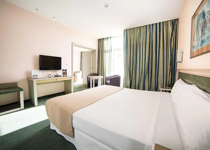 Beatriz Costa & Hotel Costa Teguise