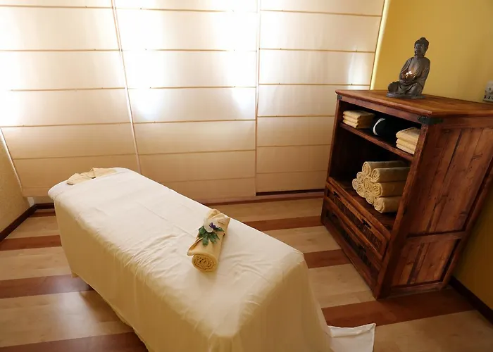 Beatriz Costa & Hotel 4*