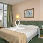 Beatriz Costa & Hotel