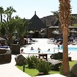 Beatriz Costa & Hotel 4*