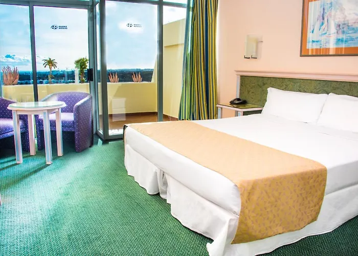 Beatriz Costa & מלון