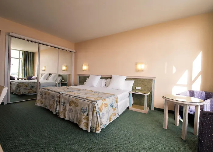 Beatriz Costa & קוסטה טגוויסה