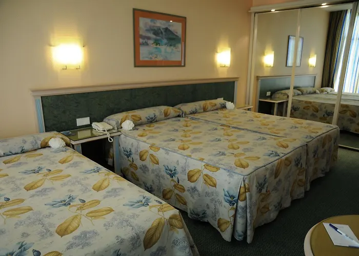 Beatriz Costa & קוסטה טגוויסה