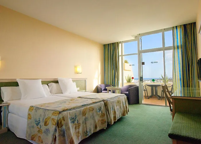 Beatriz Costa & 4* קוסטה טגוויסה