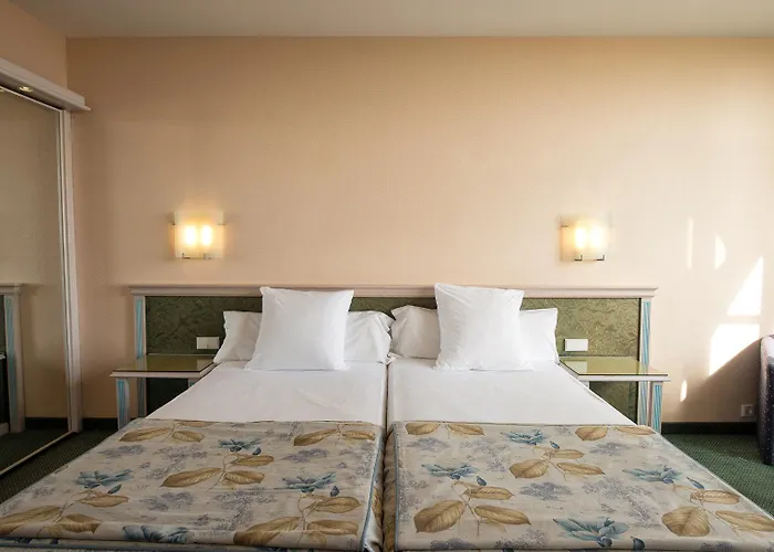 מלון Beatriz Costa & 4*