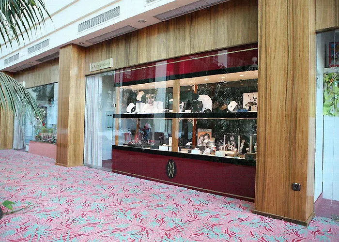 Beatriz Costa & מלון 4*