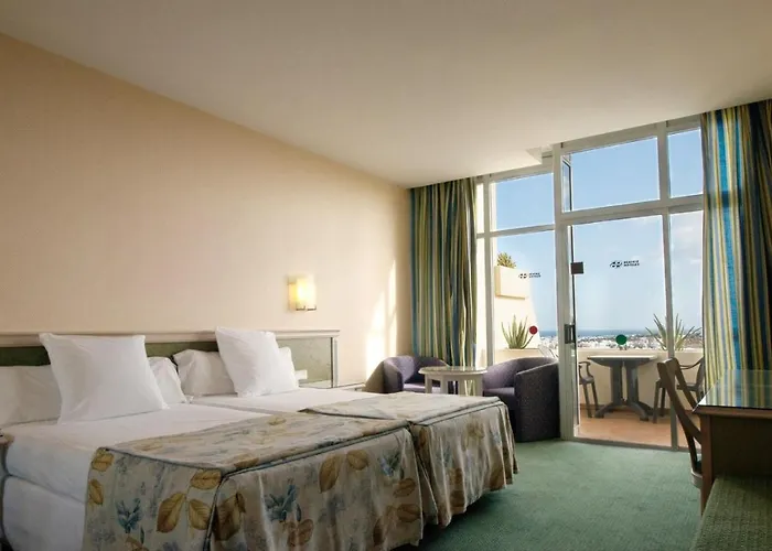 Beatriz Costa & 4* קוסטה טגוויסה