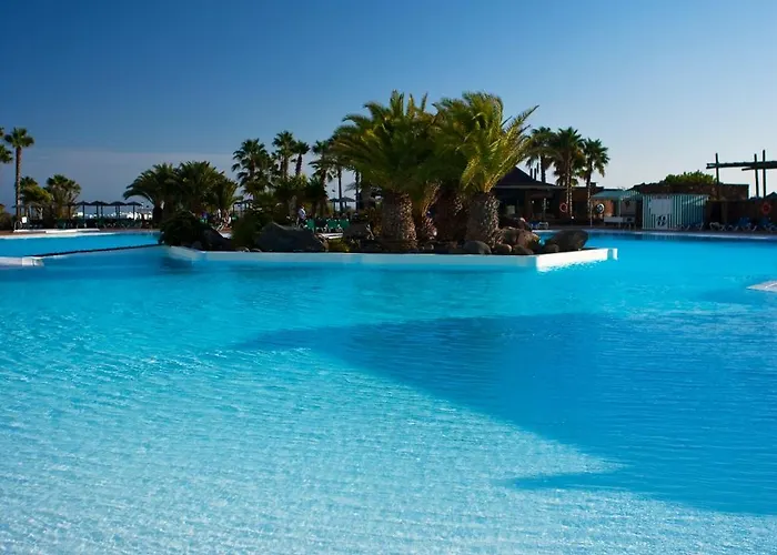 Beatriz Costa & מלון 4*